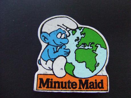 De Smurfen Minute Maid smurf omarmd de aarde